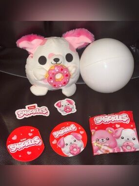🔴Zuru Snackles 5” Puppy with Donut